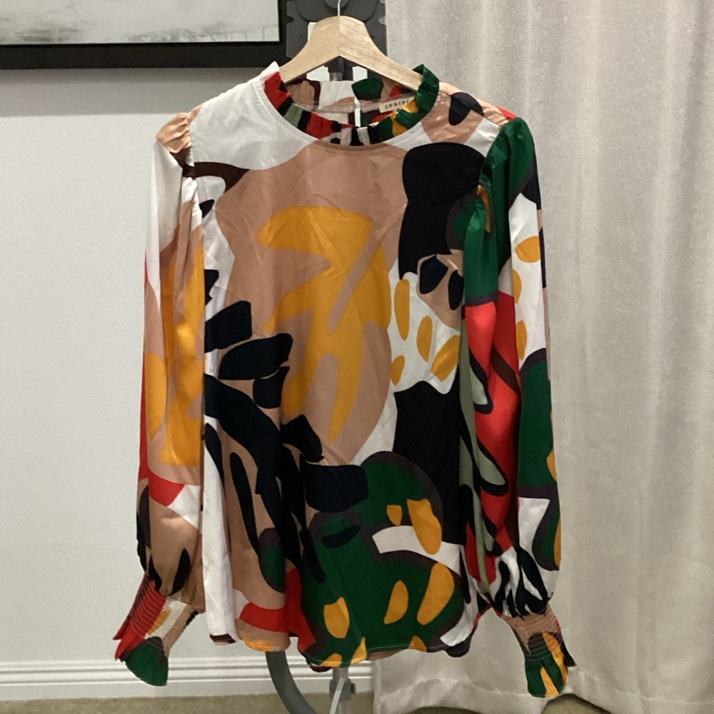 JODIFL Vibrant Abstract Print Blouse